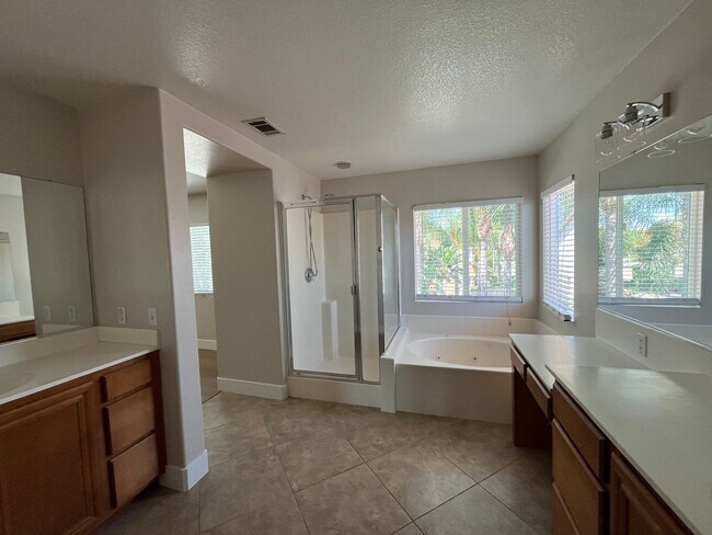 Building Photo - Spacious 5 Bedroom/3 Bath Home in Eastvale.