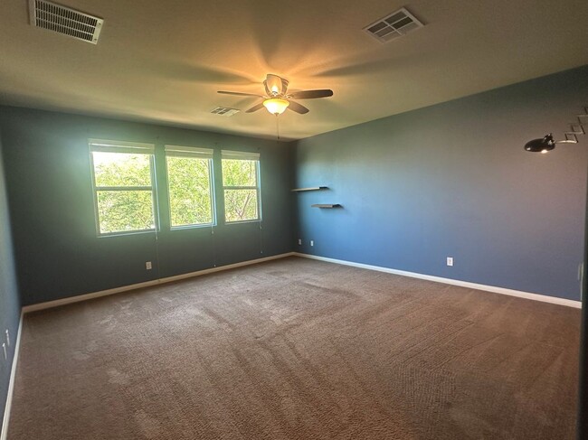 Building Photo - 582 Glassford Ct