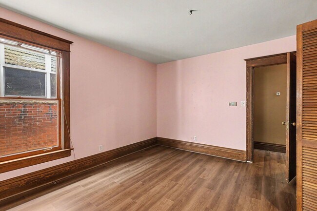 Building Photo - 1270 Emerson St