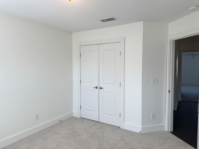 Building Photo - Beautiful 3BR Townhome in Franklin