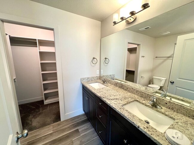 Building Photo - Lovely townhome for rent in Provo