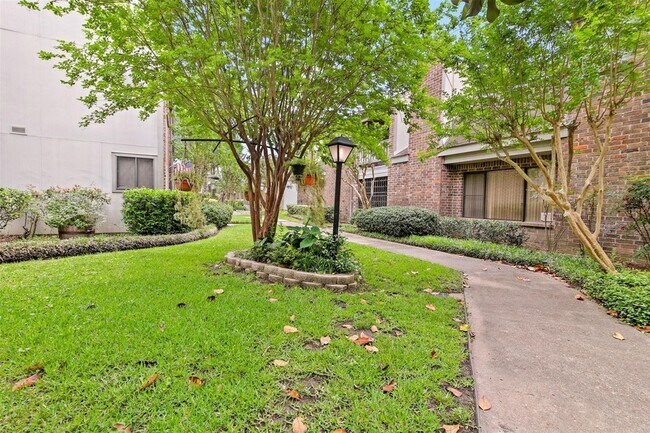 Building Photo - 1114 Augusta Dr