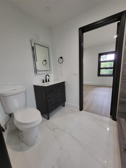 Building Photo - 958 NE 91st Ter