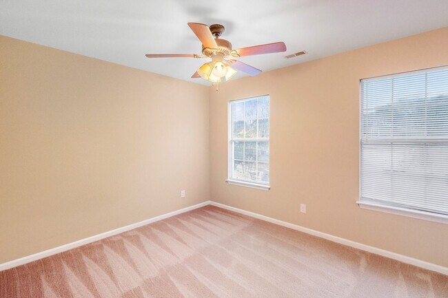 Building Photo - Charming 3BR House with Big bonus room ove...