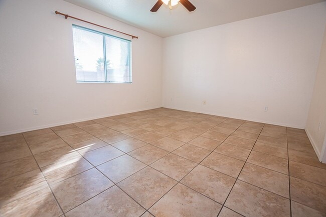 Building Photo - Beautiful Patio Home! 3 Bedrooms, 2 Bath, Split Floor Plan, Central A/C with 2 Car Garage