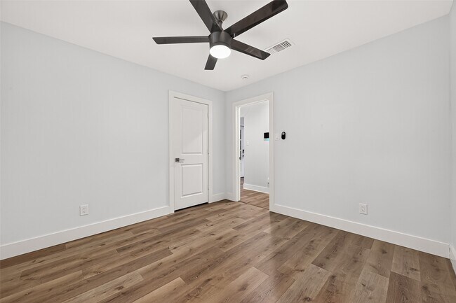 Building Photo - 10819 Oasis Dr
