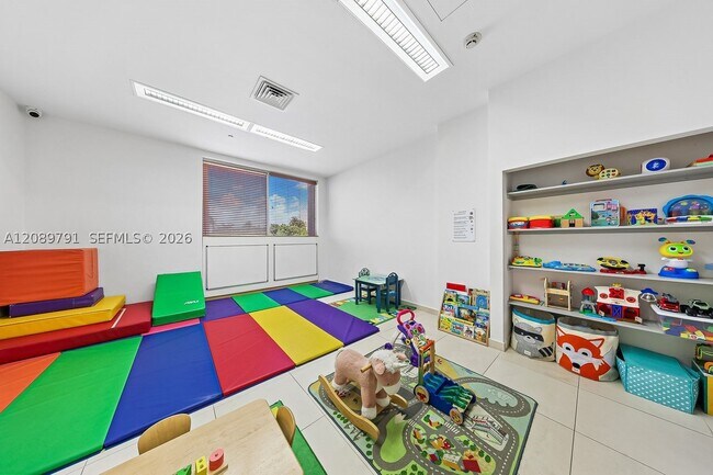 Building Photo - 881 Ocean Dr