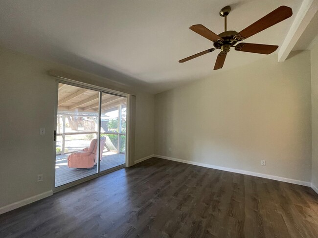 Building Photo - 1609 Diamond Ave