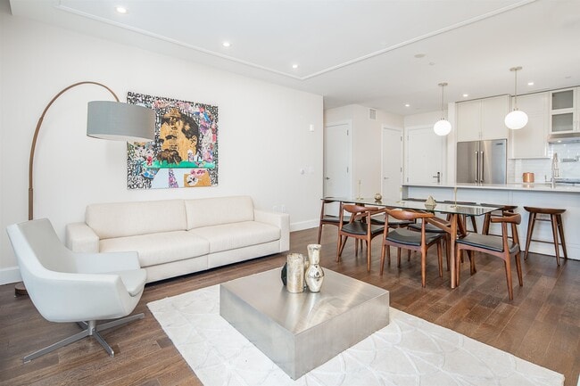 Building Photo - 372 9th St