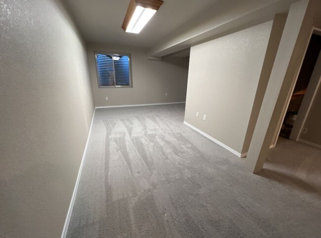 Building Photo - 3 Bedroom 2 Bathroom Home in Roxborough