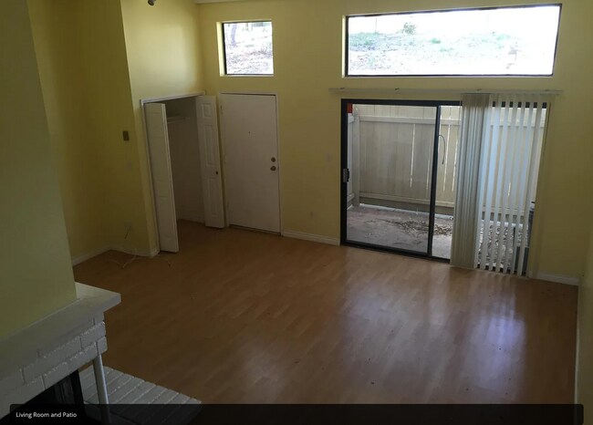 Building Photo - 4044 La Jolla Village Dr