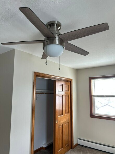 Building Photo - 122 Kinsley St