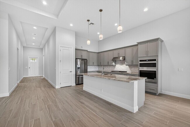 Building Photo - 9901 Regency Wy