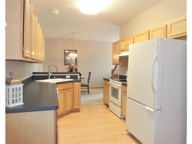 Building Photo - 9204 Holly Ln N