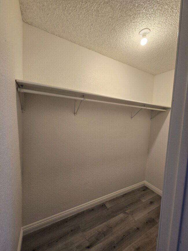 Building Photo - 300 Brookside Ln