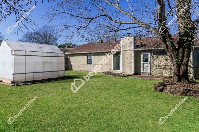 Building Photo - Beautiful 3 Bedroom 2 Bathroom House - Rea...