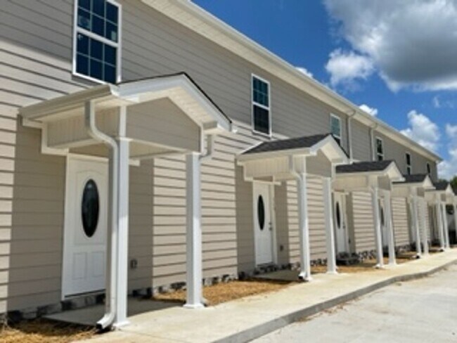 Building Photo - COMING SOON...Charming Townhome Minutes from Tim's Ford Lake!