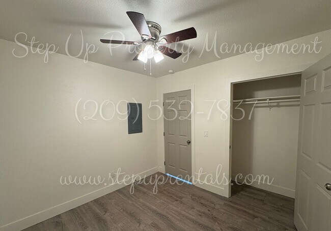 Building Photo - 18669 Pine St