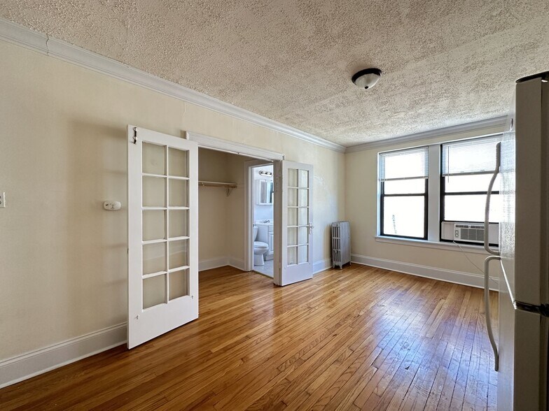 Building Photo - 2737 N Spaulding Ave