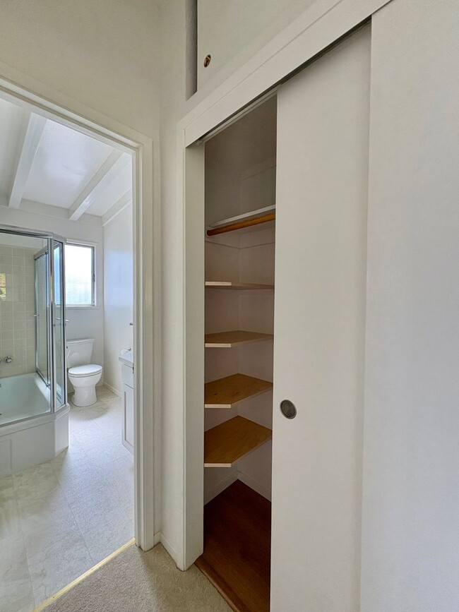 Building Photo - OPEN HOUSE SAT 4/26 11AM TO 12PM. Amazing ...