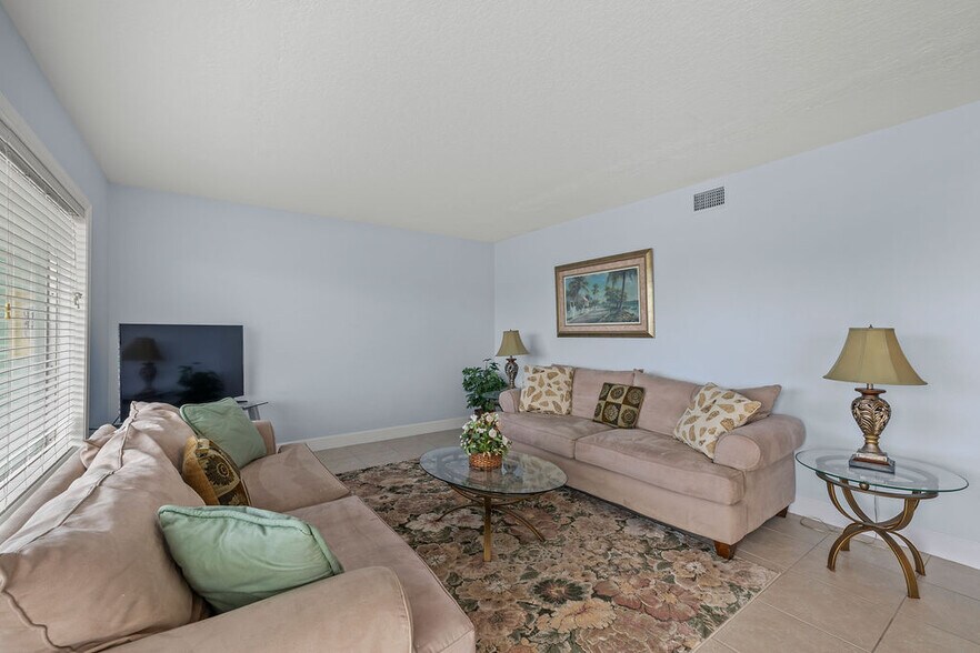Building Photo - 23 Royal Palm Pt