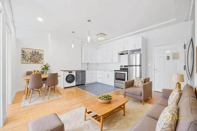 Building Photo - 4 bedroom in NEW YORK NY 10038