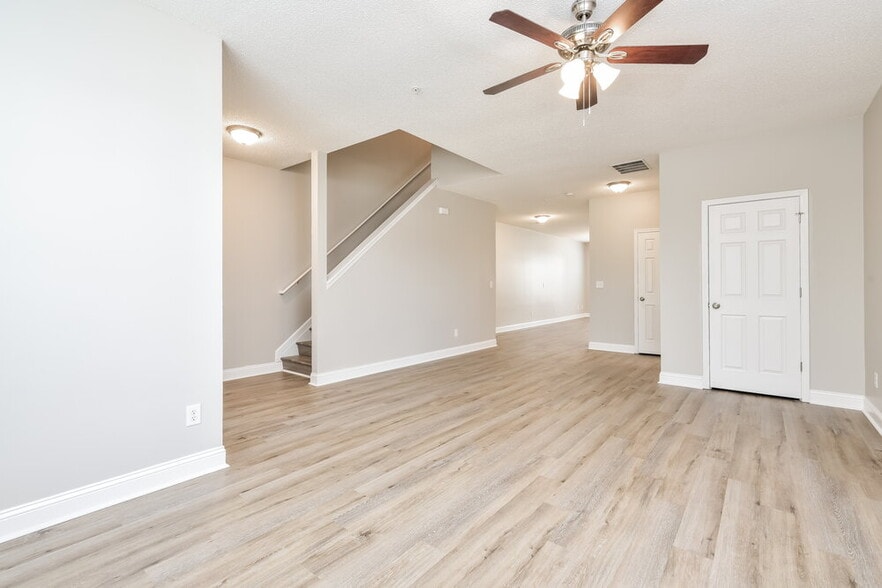 Building Photo - 206 Odyssey Turn NW