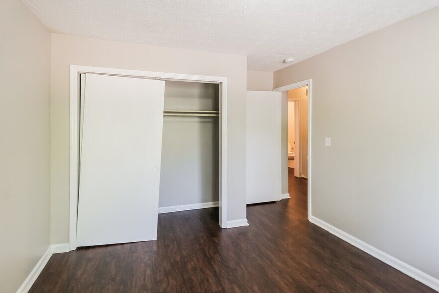 Building Photo - 819 Park Villa Way