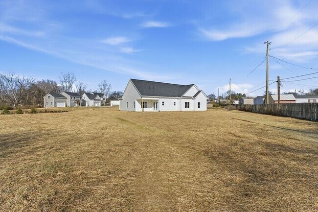 Building Photo - Brand New Home in Old Hickory - Golf Course Views - Pet Friendly