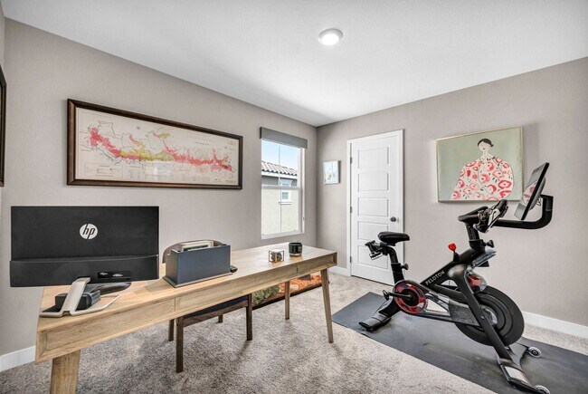 Building Photo - Spacious 5-Bedroom Home with Loft, Pool & Mountain Views