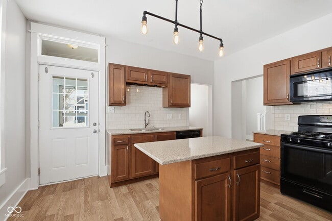 Building Photo - 717 Parkway Ave