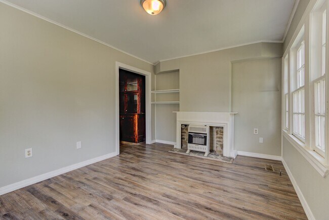 Building Photo - 904 S 20th St