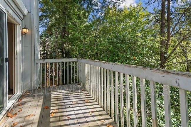 Building Photo - 250 Cervantes Cir