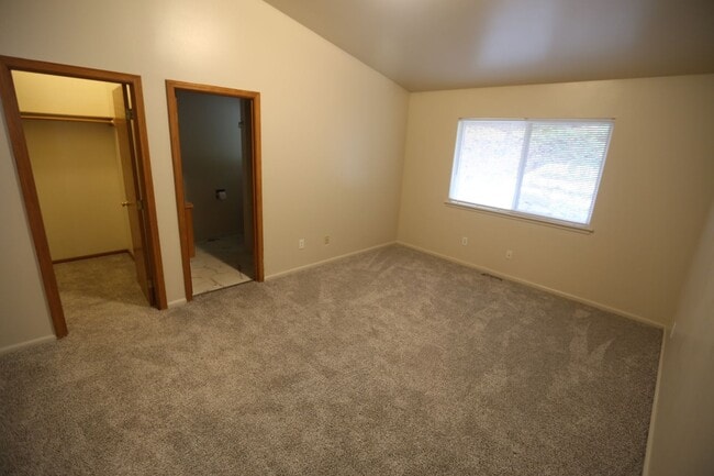 Building Photo - Port Orchard 3 Bedroom Available now!