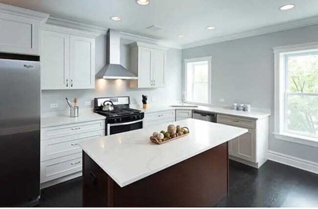 Building Photo - 3380 N Milwaukee Ave