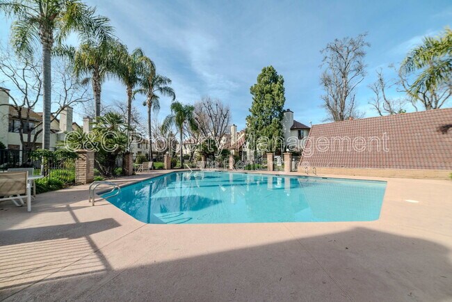 Building Photo - 2890 E Huntington Blvd