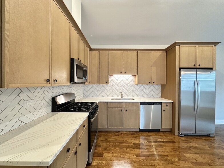 Building Photo - 527 N Springfield Ave