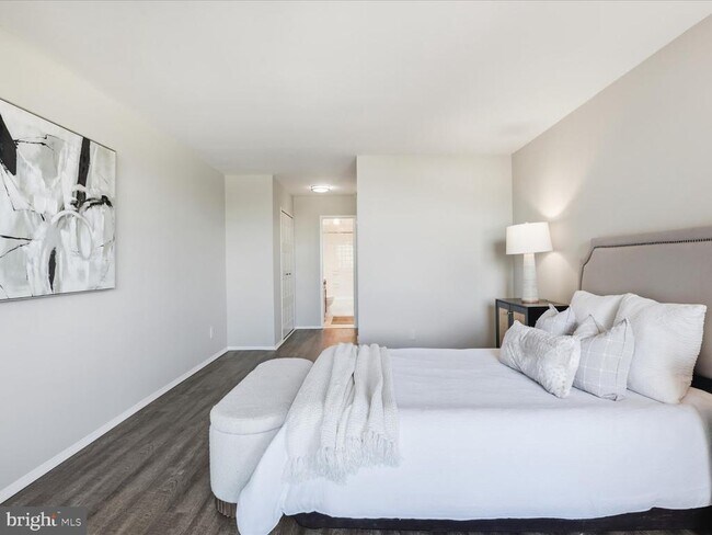 Building Photo - 1800 Old Meadow Rd