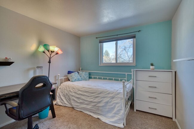 Building Photo - Charming 4 Bed 2 Bath Home in 80917!!!