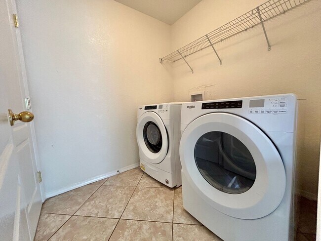 Building Photo - Designed for Living! 4beds, 2baths, attic ...