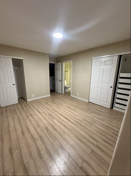 Primary Photo - 273 S Newark Cir