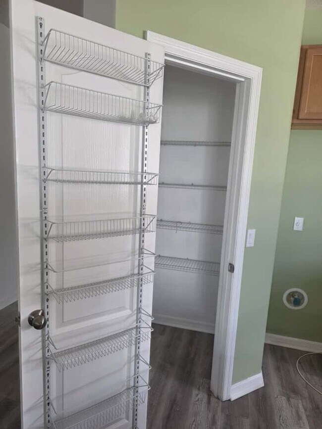 Building Photo - Beautiful house!  4/2 SINGLE FAMILY HOME