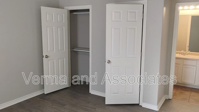 Building Photo - 281 Graystone Cir