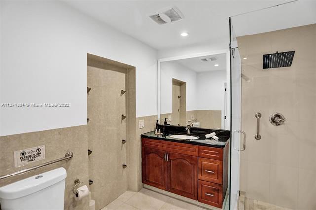 Building Photo - 8370 N Kendall Dr
