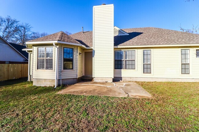 Building Photo - 5921 Pecan Trce