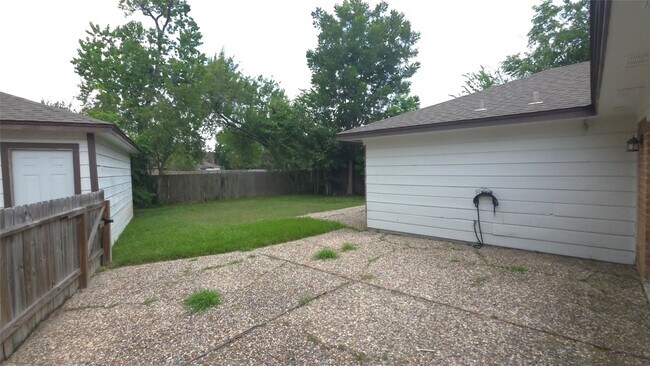 Building Photo - 1119 Montour Dr