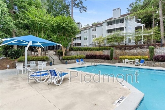 Building Photo - 3901 Riverlook Pkwy SE