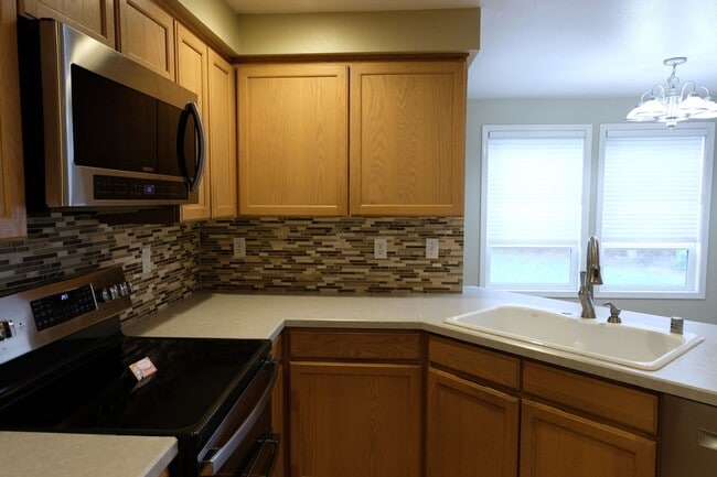 Building Photo - !!!HALF MONTH RENT FREE!!!? Beautifully Updated Home in a Peaceful, Highly Desirable Fisher’s Lan...