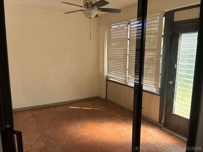 Building Photo - 1628 Palmland Dr