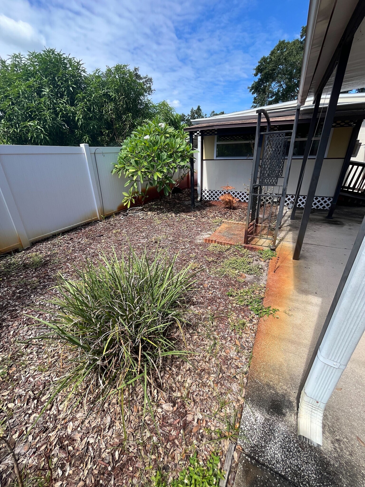 Building Photo - 516 Northmoor Ave N